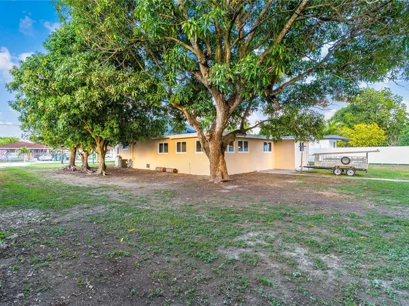 559 NW 2nd St #B, Homestead, FL 33034