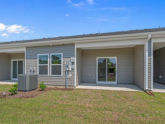 3rd image of 319 Sandridgebury Dr #71