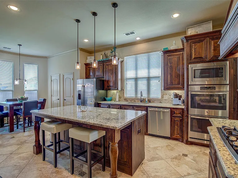 904 Lake Meadow Ln — Photo 6