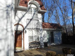 417 Clubhouse Ct, Coram, NY 11727