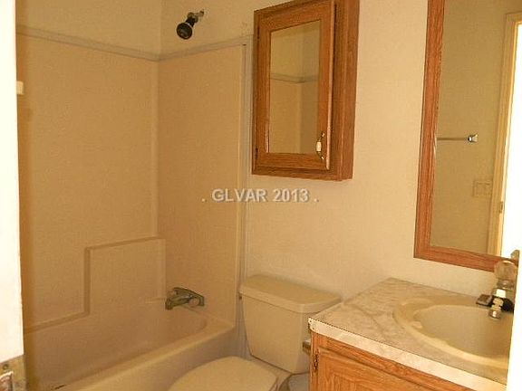 3rd image of 860 E Banjo St