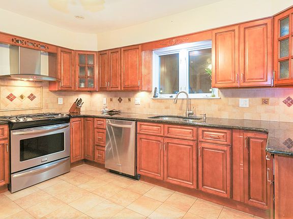 2nd image of 17 Norwood Ln