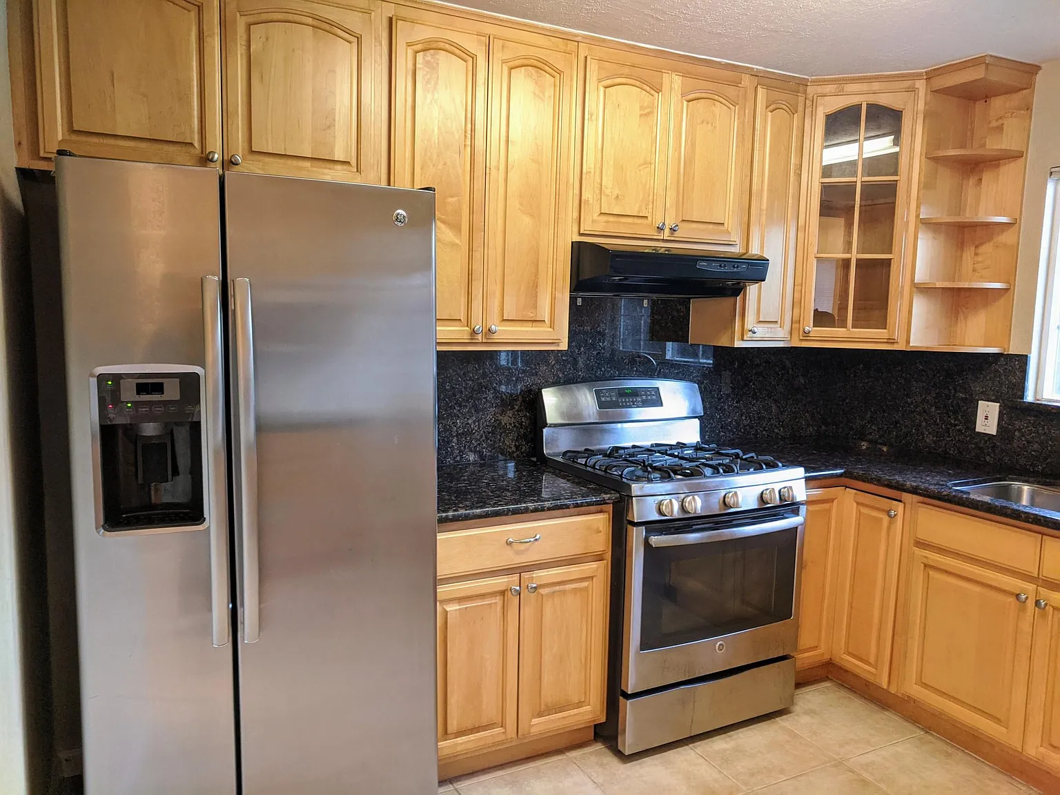 3 bed, 1200 sqft, $4,690 — Photo 4