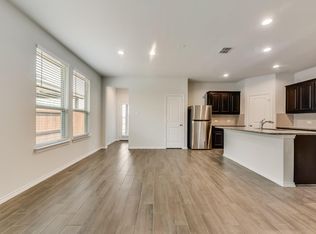 941 King St, Aubrey, TX 76227