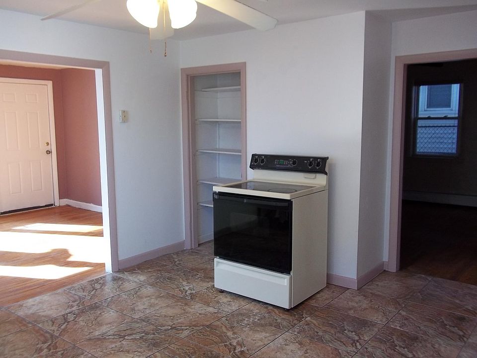 1st image of 571 Grand Ave #1