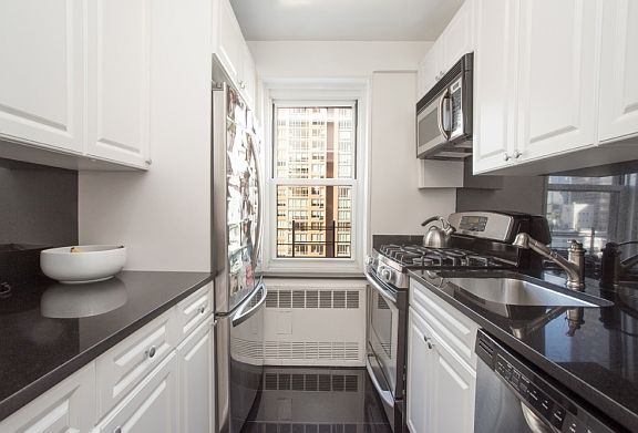 4th image of 251 E 51st St APT 17C