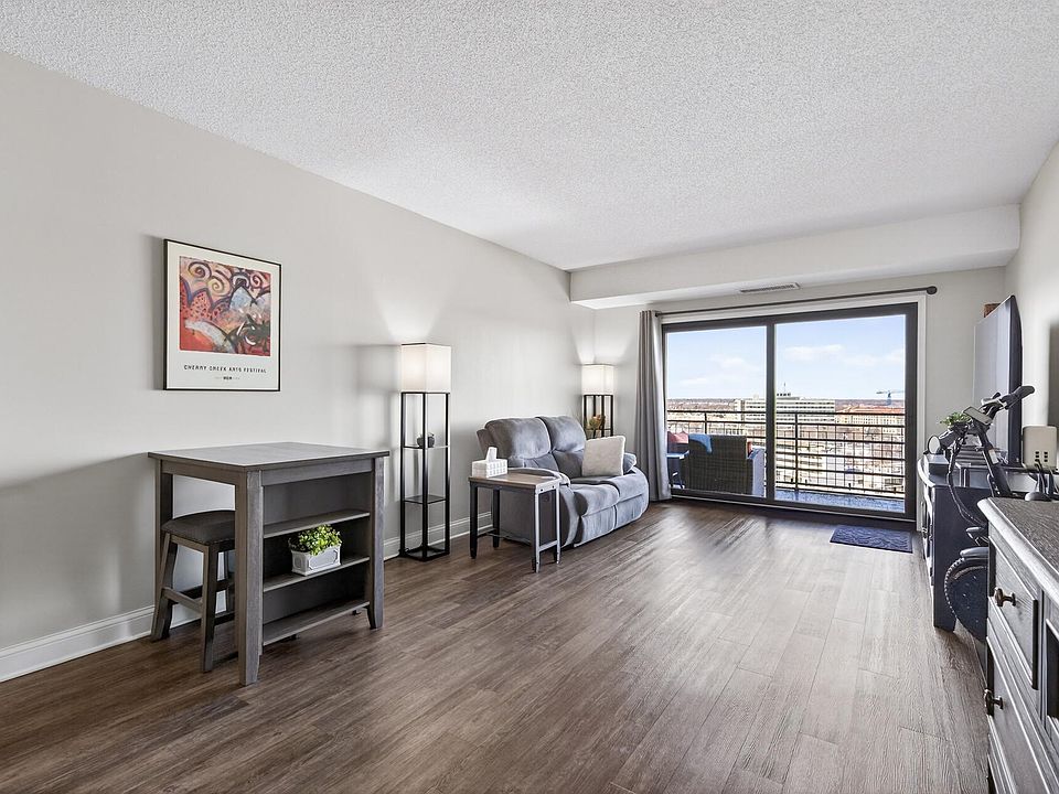 1st image of 26 10th St W Unit 2004