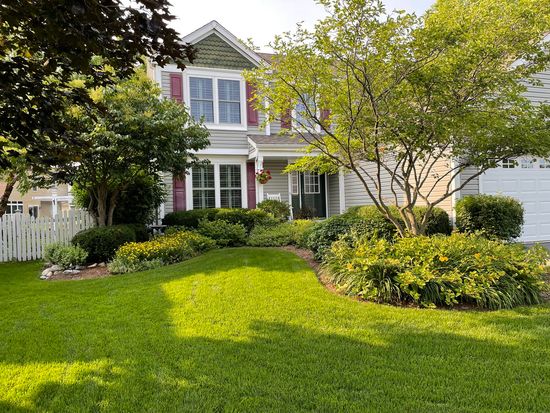 1739 Farmside Dr, Carpentersville, IL 60110
