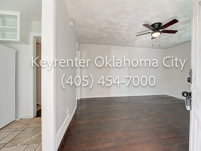 4913 N Willow Ave — Photo 7