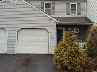 212 Parklawn Ct, Lancaster, PA 17601