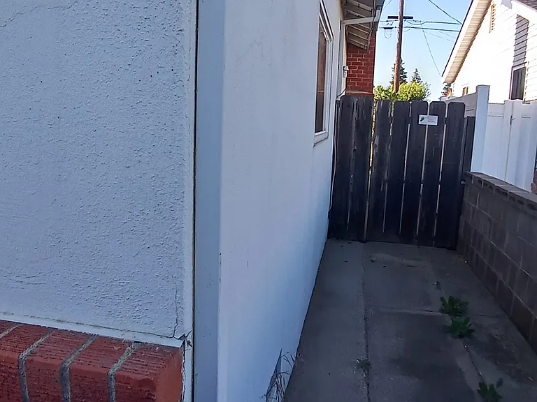 911 Palomino St — Photo 46