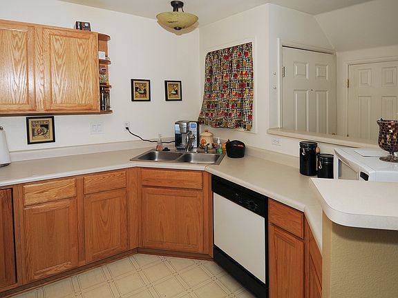 Spacious Kitchen area