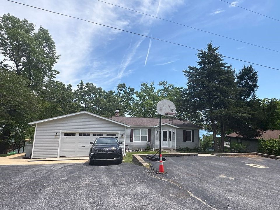 1st image of 542 W Capri Dr