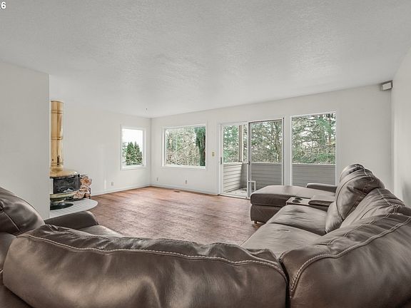 3rd image of 3101 McNary Pkwy APT 11