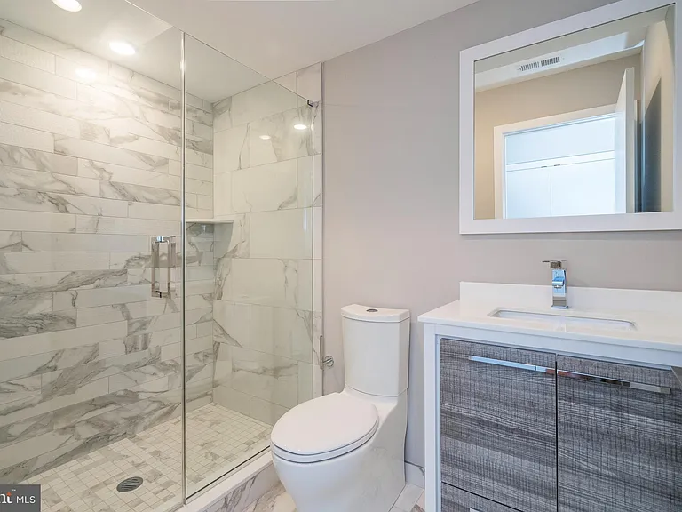1432 Clymer St #3 — Photo 15