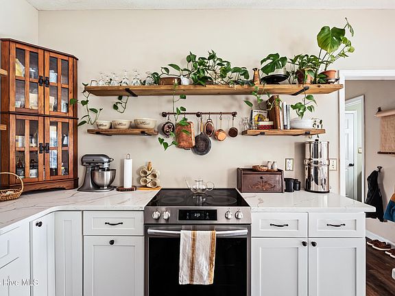 3rd image of 226 Middle Ridge Drive