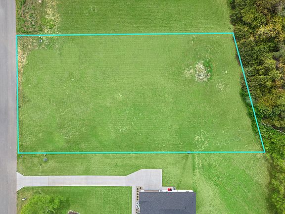 2nd image of 148 Maple Lawn Cir