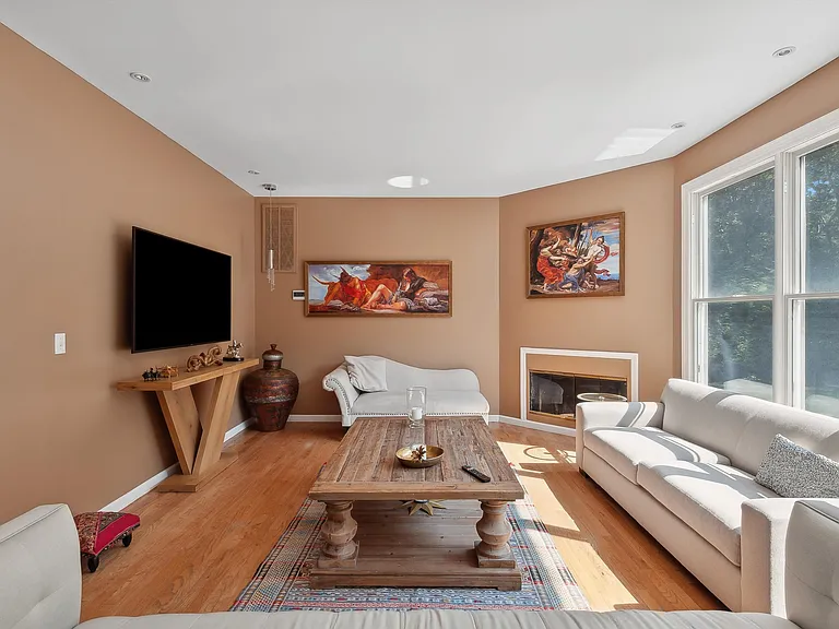 1 Candace Dr — Photo 7