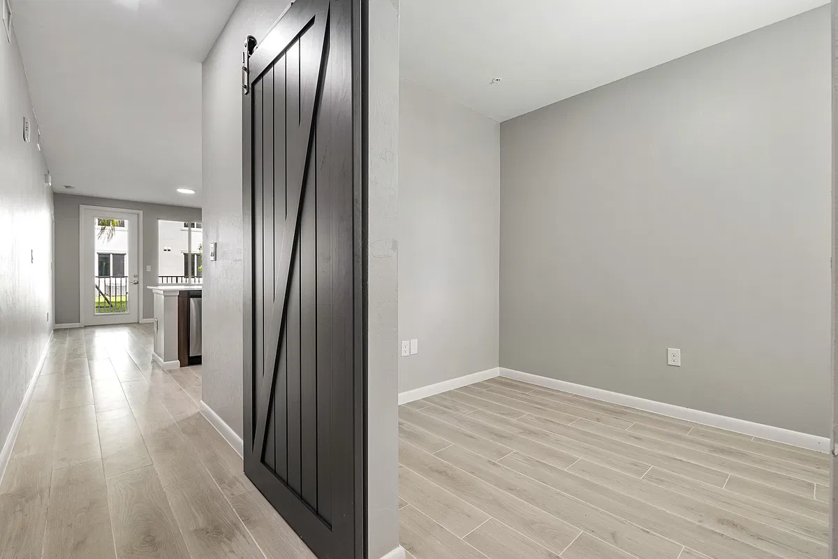 Floor plan 1 Bedroom Deluxe with den