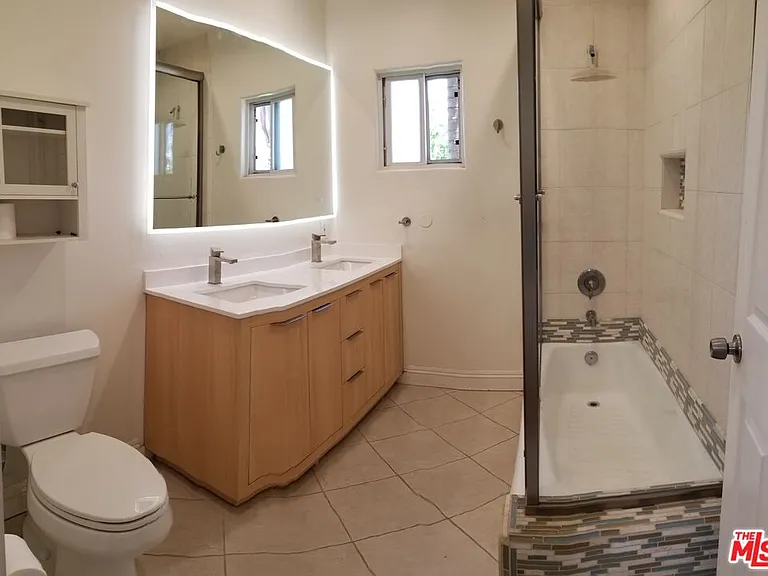 1745 Midvale Ave — Photo 33