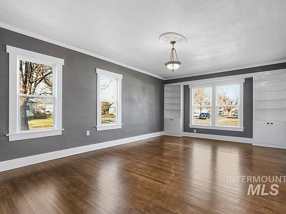 4th image of 253 W Court St