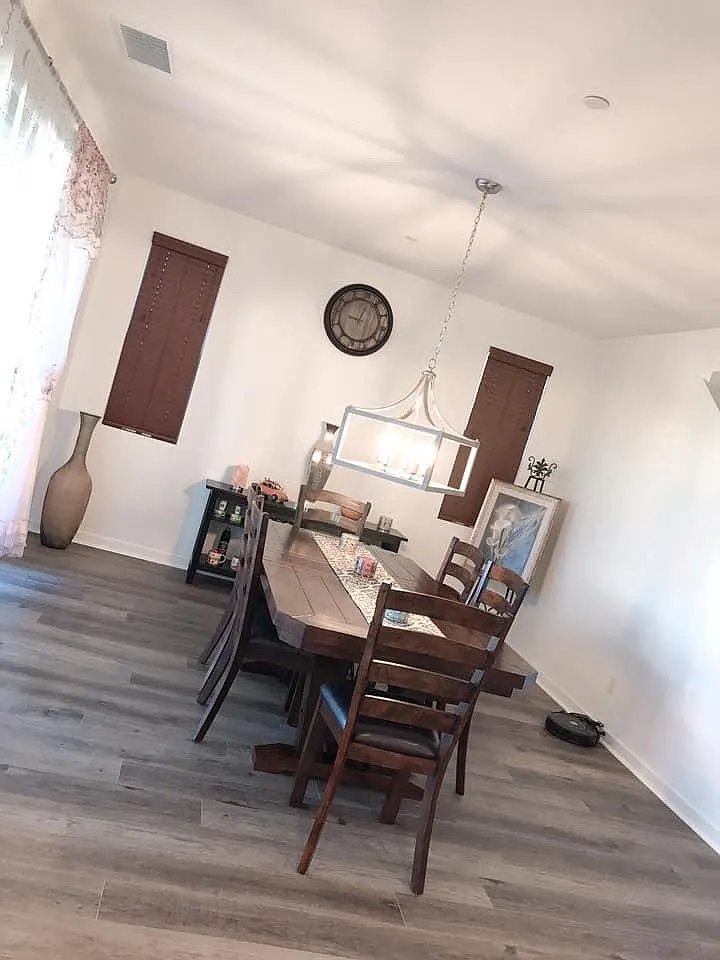 5 bed, 2600 sqft, $750 — Photo 2