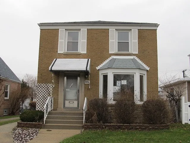 7432 W Winona St photo 1