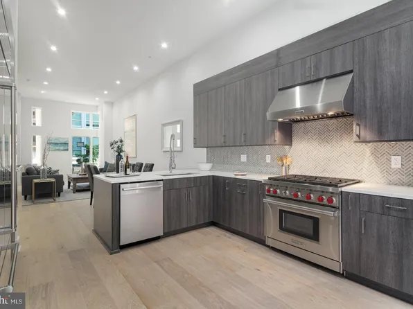 108 Black Horse Aly Unit 5, Philadelphia, PA 19106