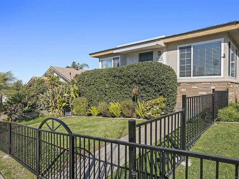 4614 Saratoga Ave — Photo 3