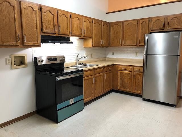 Kitchen with NEW Appliances