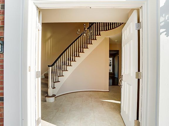 3rd image of 4976 Twinbrook Ct