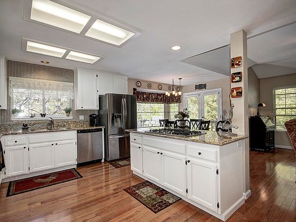 4th image of 609 Quail Hollow Ct