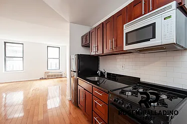 Rented by R New York