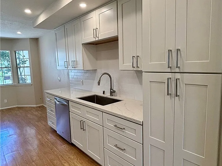451 Medford Ct #102 — Photo 5