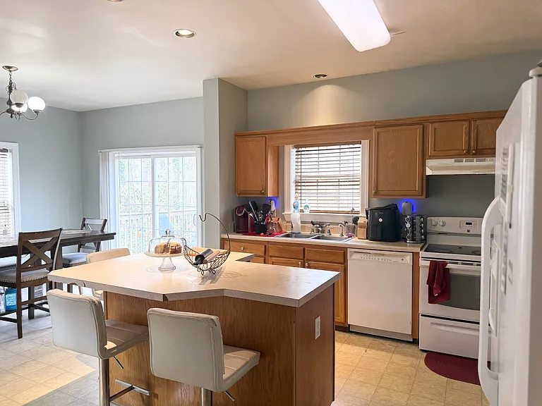 2132 Sugar Creek Close — Photo 4