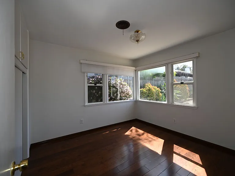 4493 Newport Ave — Photo 12