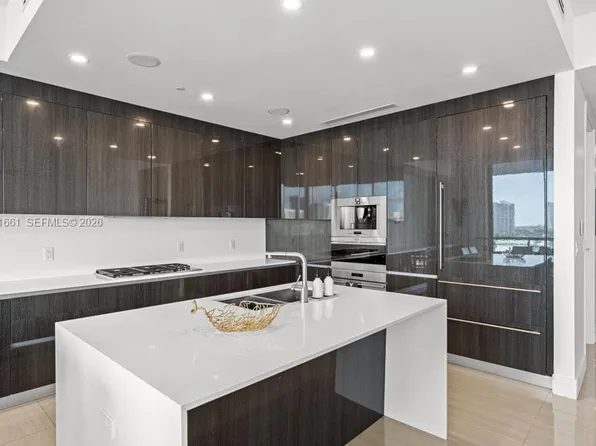 3250 NE 188th St APT 904, Aventura, FL 33180