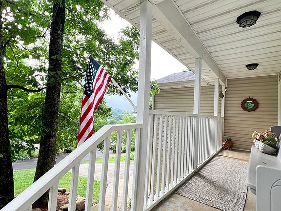 3rd image of 7026 Stanfort Ln