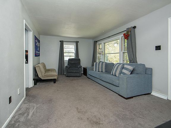 3rd image of 1919 Cypress Ave