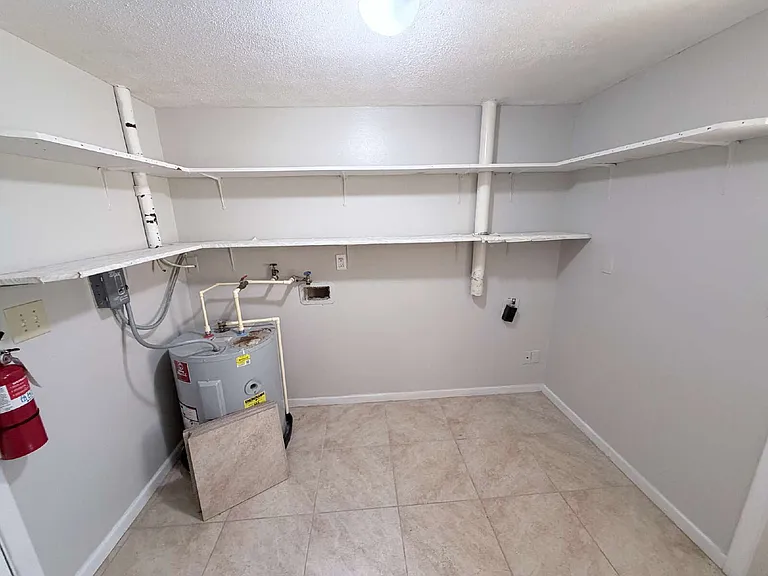 827 Carole St — Photo 11