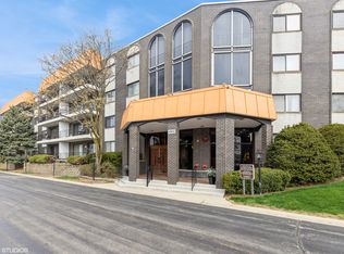 4900 Foster St APT 103, Skokie, IL