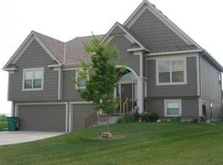 1910 Prairie Clover Rd, Greenwood, MO 64034