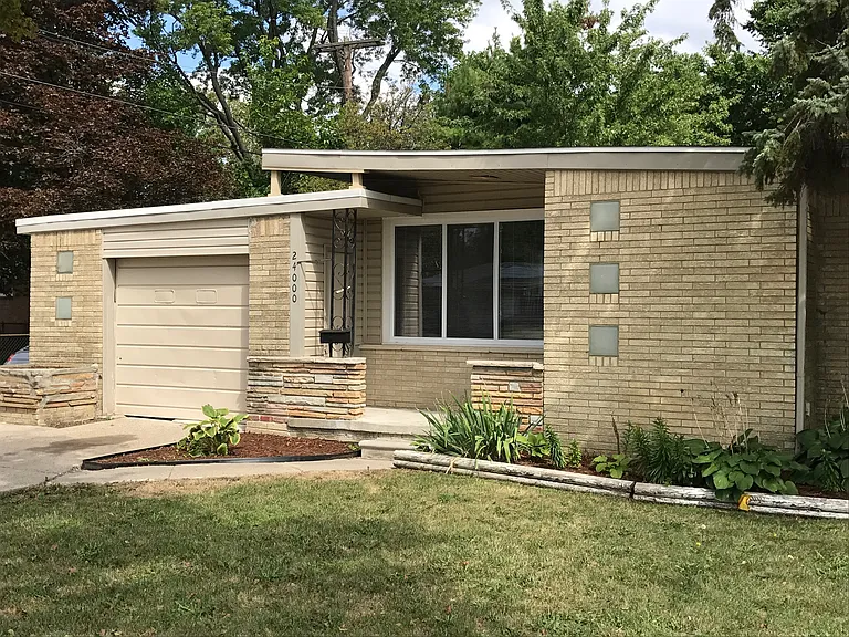 24000 Beverly St — Photo 12