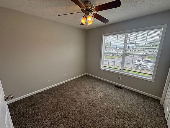 4th image of 306 Chalet Cir