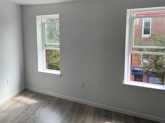 2nd image of 922 E Passyunk Ave APT 1