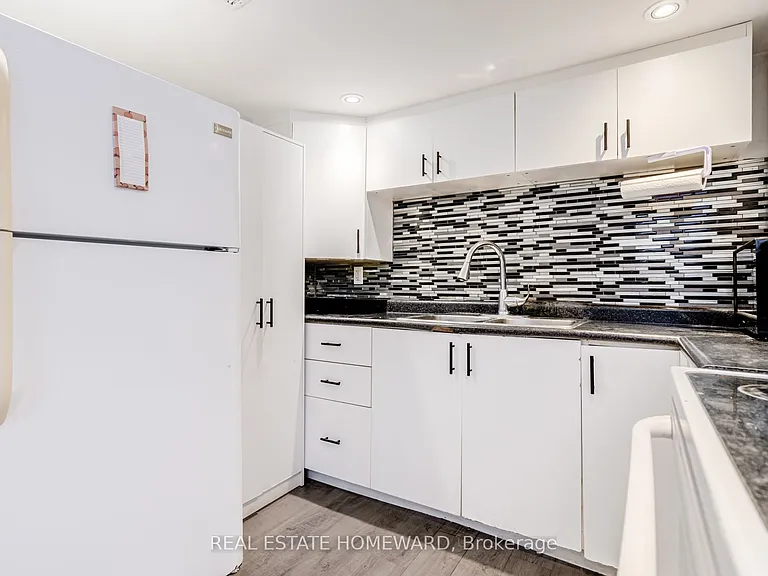 113 Porchester Dr #BASEMENT — Photo 8