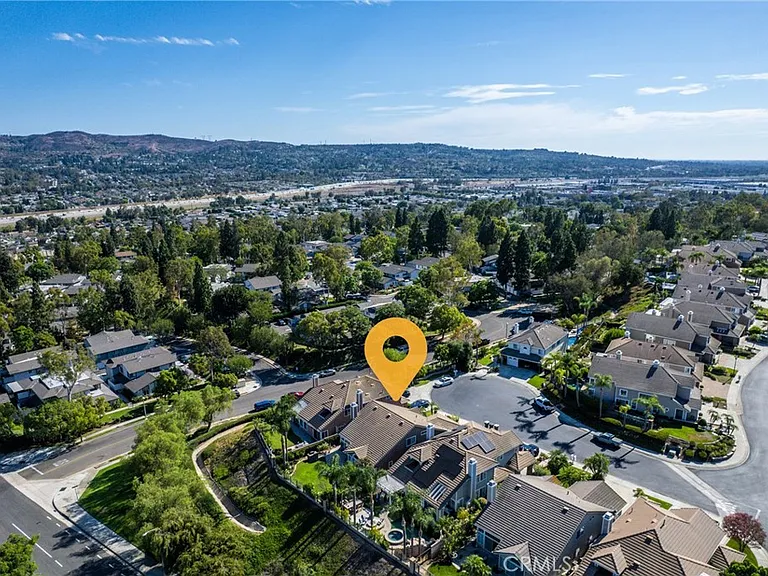 6430 Regents Ct — Photo 4