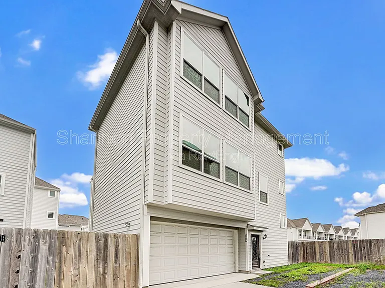 705 Link Rd — Photo 2