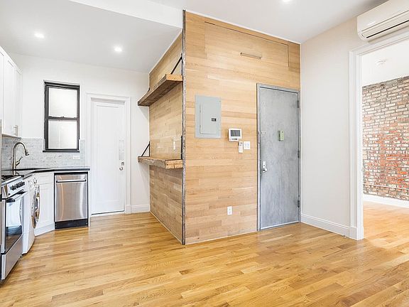 4th image of 43 Essex St #9