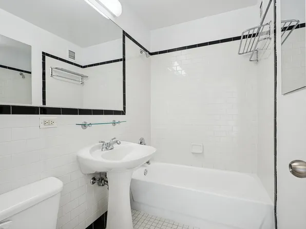 420 West 42nd Street image 14 of 26